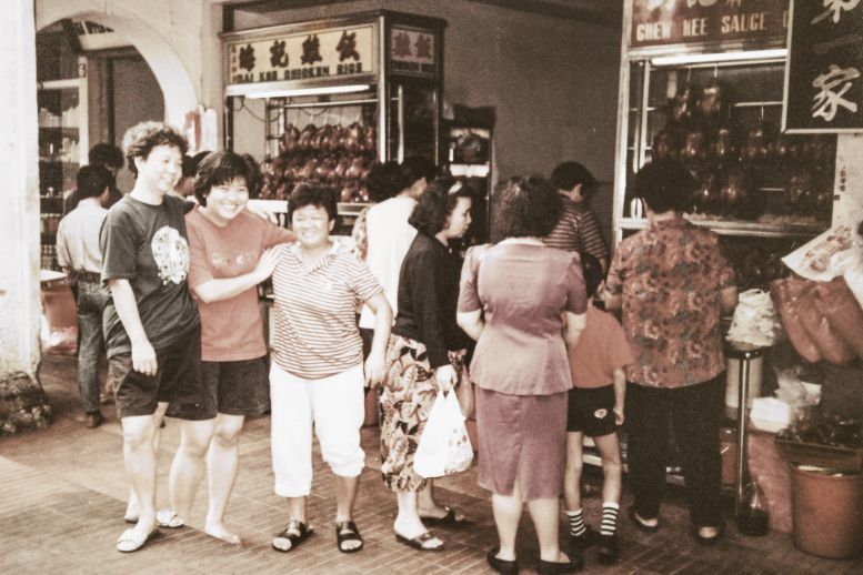 Customers queuing at the original Chew Kee soy sauce chicken stall on Upper Cross Street, circa 1980s