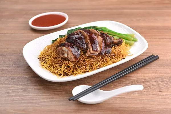 Soy Sauce Chicken Noodle (豉油鸡面)