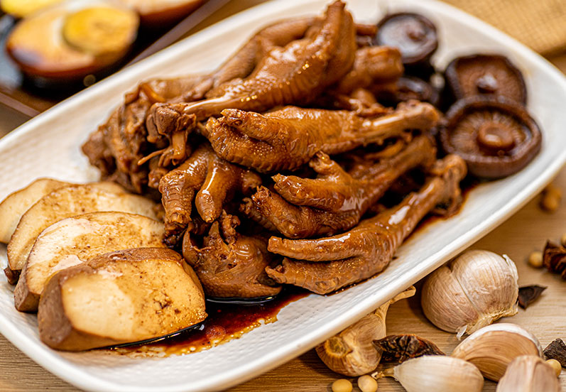Braised chicken feet with mushrooms
