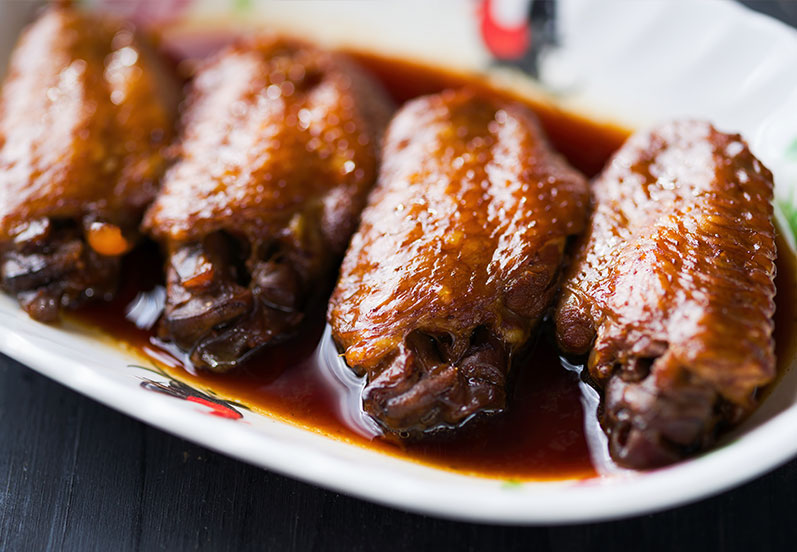 Braised chicken wings and thighs in traditional soy sauce